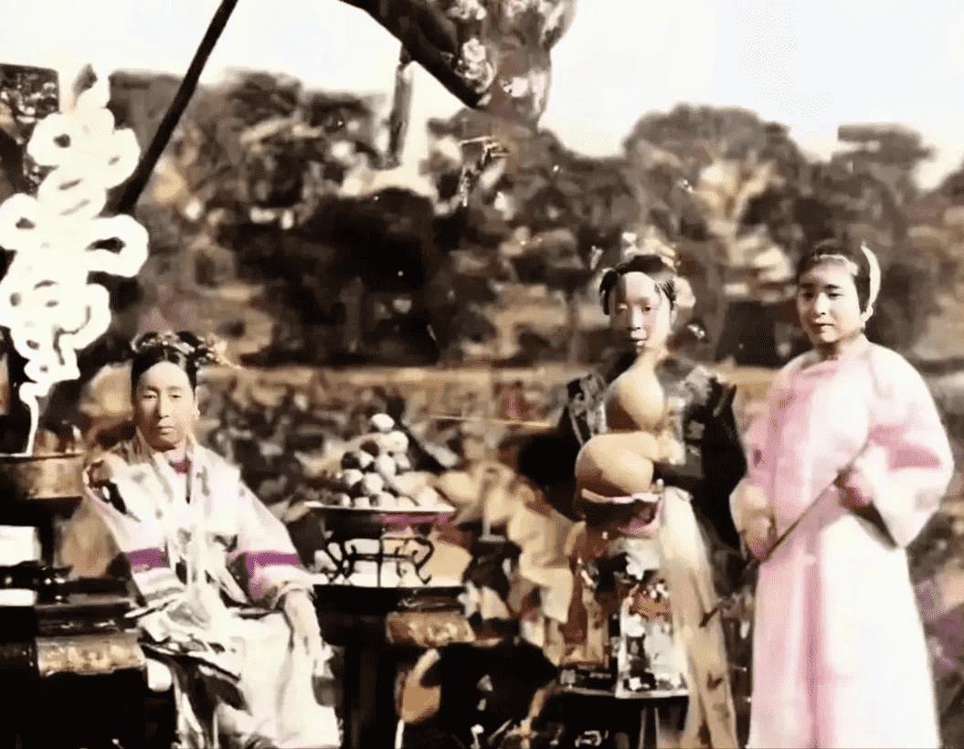 鏃ュ啗鍏借褰╄壊鐓х墖,渚靛崕鏃ュ啗鍏借缁濈増鐓х墖