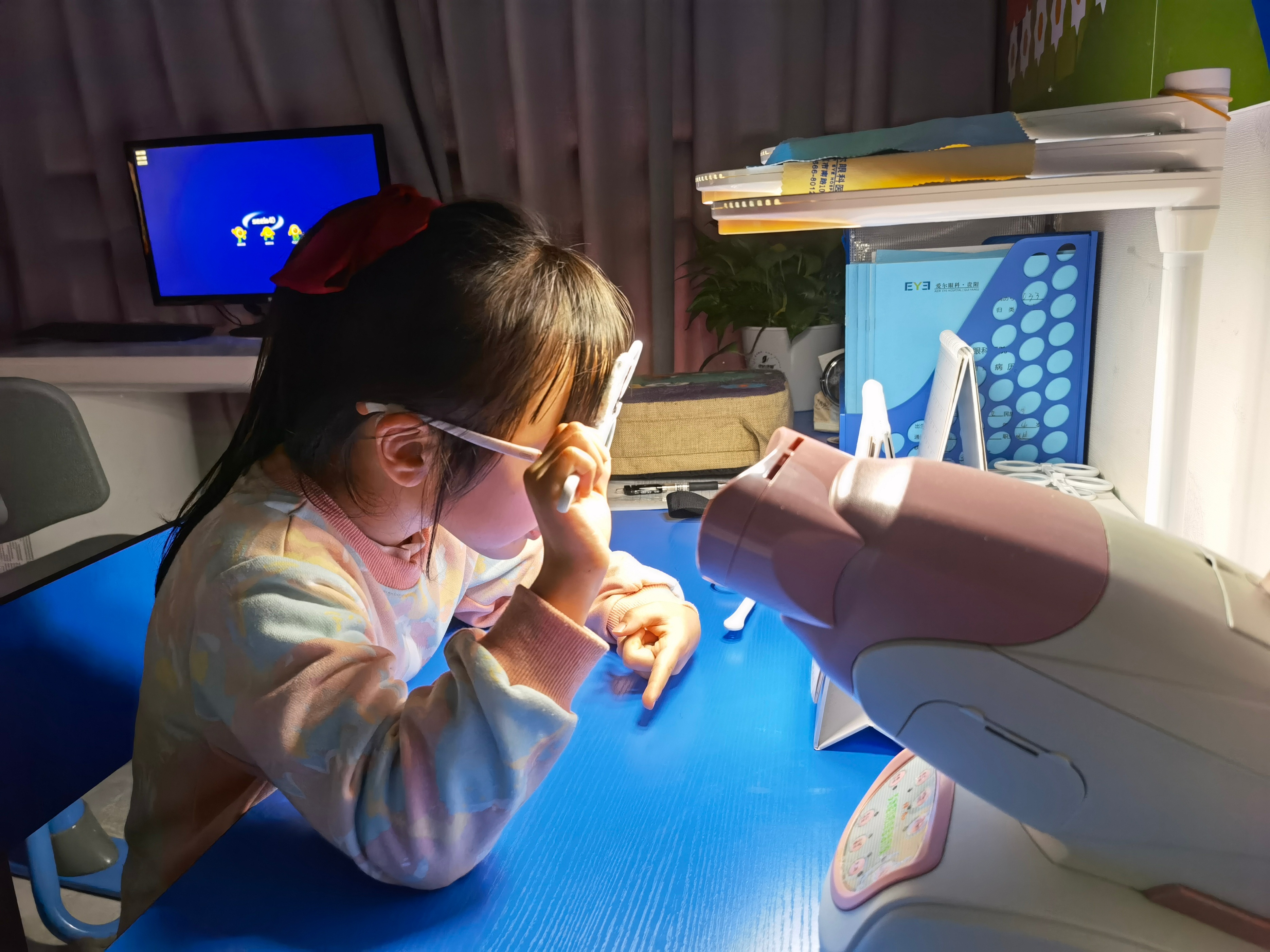 儿童弱视导致斜视怎么治,儿童斜弱视几岁治疗最佳