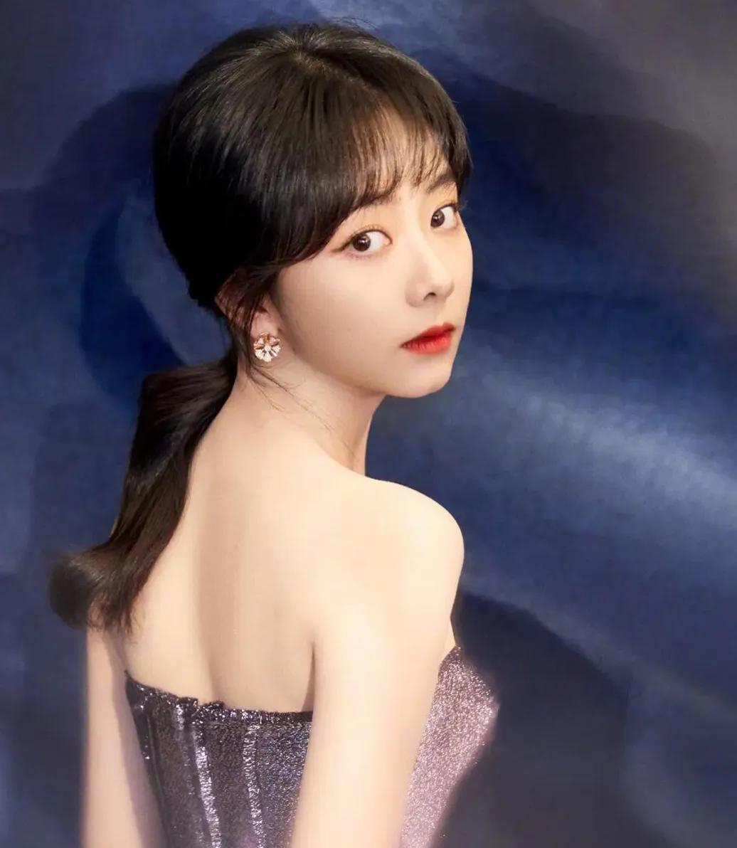 红毯直播翻车是微博明星金本位崩塌，明星活在营销号里搏商业代言