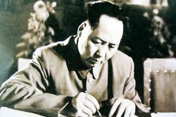 1954年，毛主席受李煜《浪淘沙令》启发，写下千古绝唱《浪淘沙》