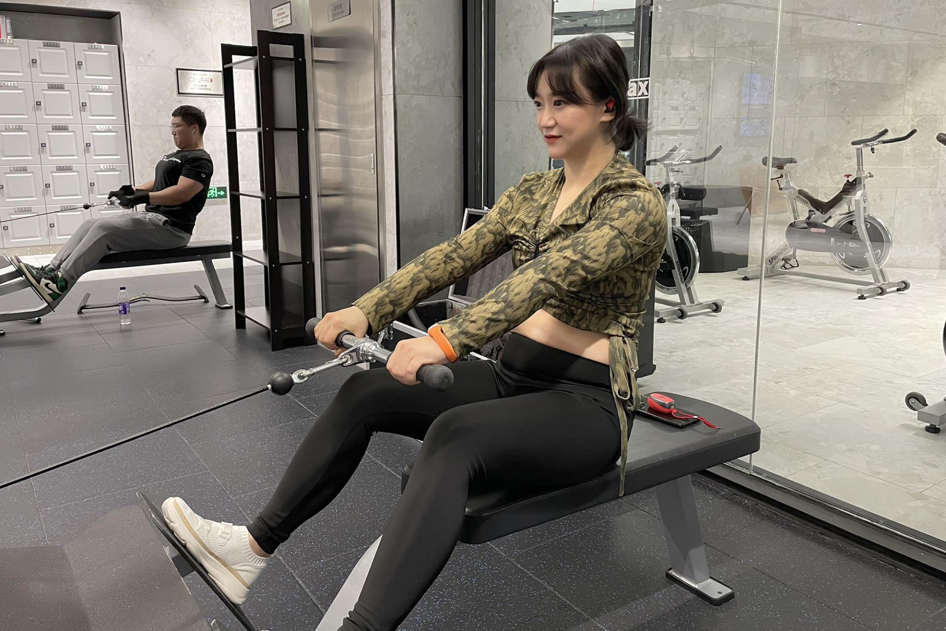 jbl200tws蓝牙耳机测评,小姐姐健身腰部腿部