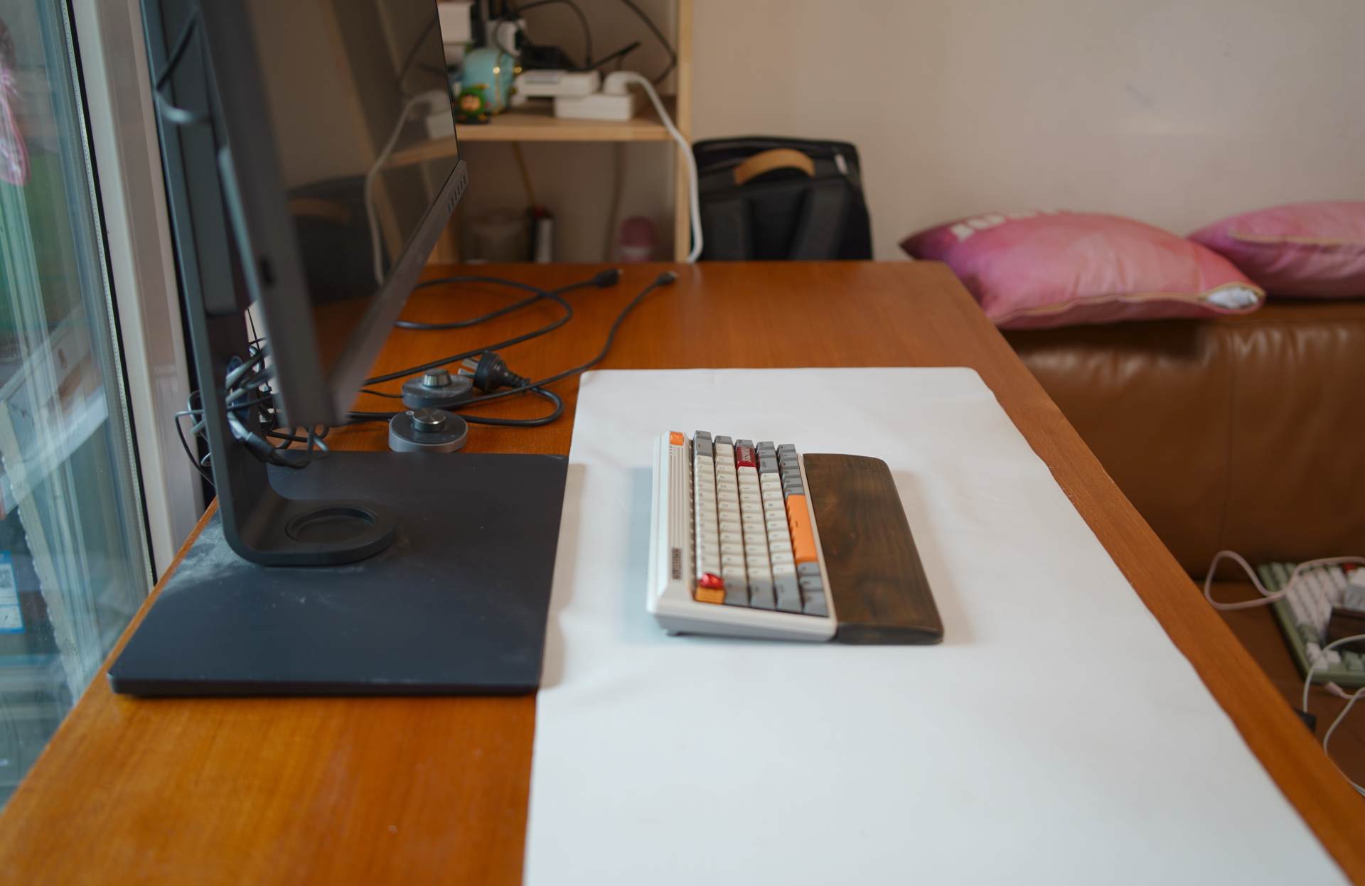 男人谁不喜欢一张大大的书桌,智芯1.8M实木升降桌那是真的爱