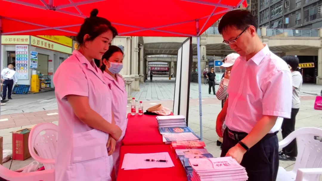 南明区多部门联合开展“生殖健康咨询服务周”宣传活动