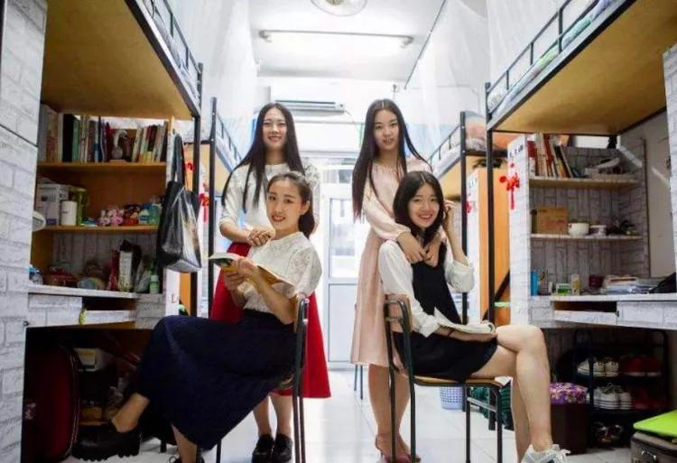 大学宿舍可以男女混住,男女寝室是否应该混住