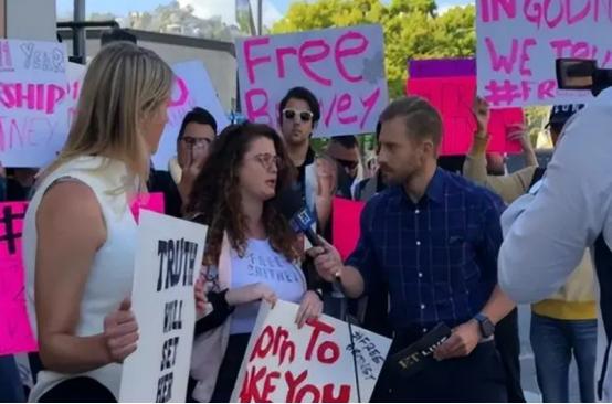 被父亲奴役13年的“小甜甜”,体内被放节育器,不让她见自己孩子