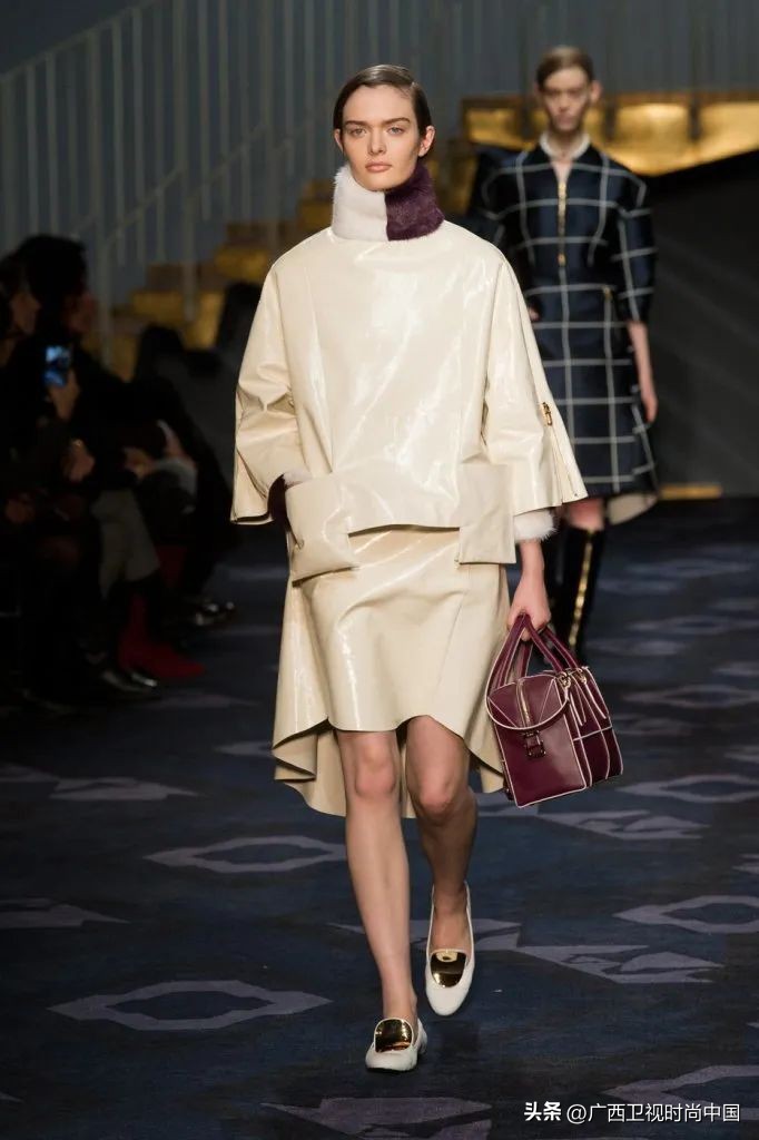 今年秋冬皮衣看起来更温柔了,新款皮衣穿出气质穿出高级感