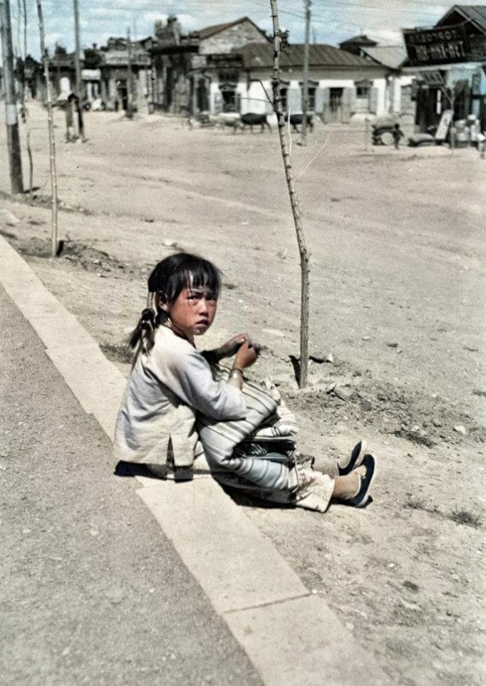 侵华日军残酷*行暴**,女子为活命脱下衣服让日本人拍摄,*辱侮**至死