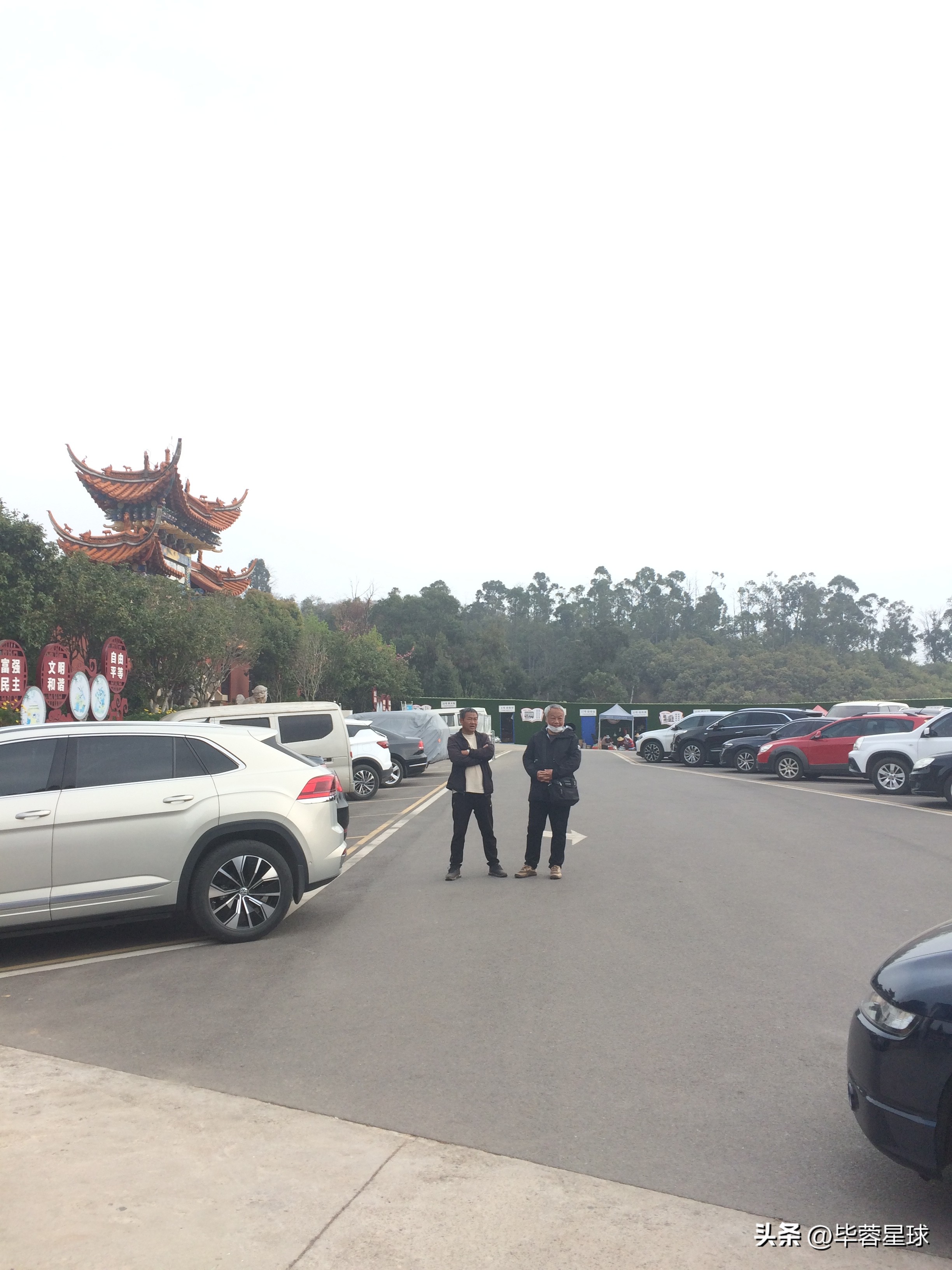 观音山公墓，为外婆下葬的一天，是提醒，是童年青春时代的告别