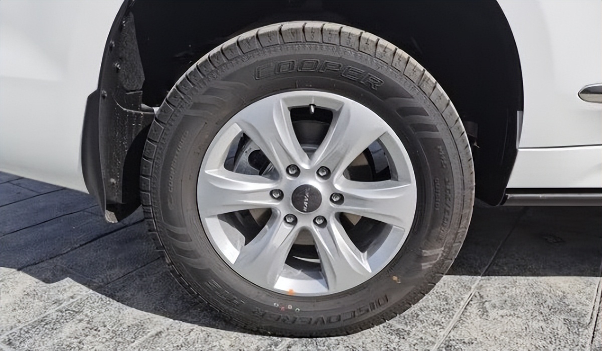 逍客轮胎胎压多少合适,冬天胎压2.7跑高速可以吗