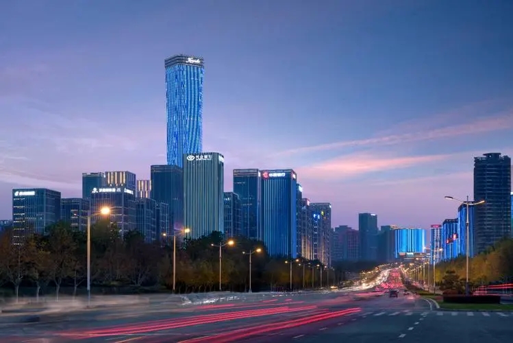 向云端莱芜新起点,济南向云端