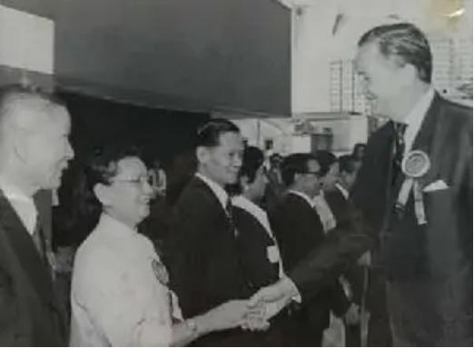 军委制定接防香港方案，忽视了*力武**准备，*小平邓**沉着脸说了2句话