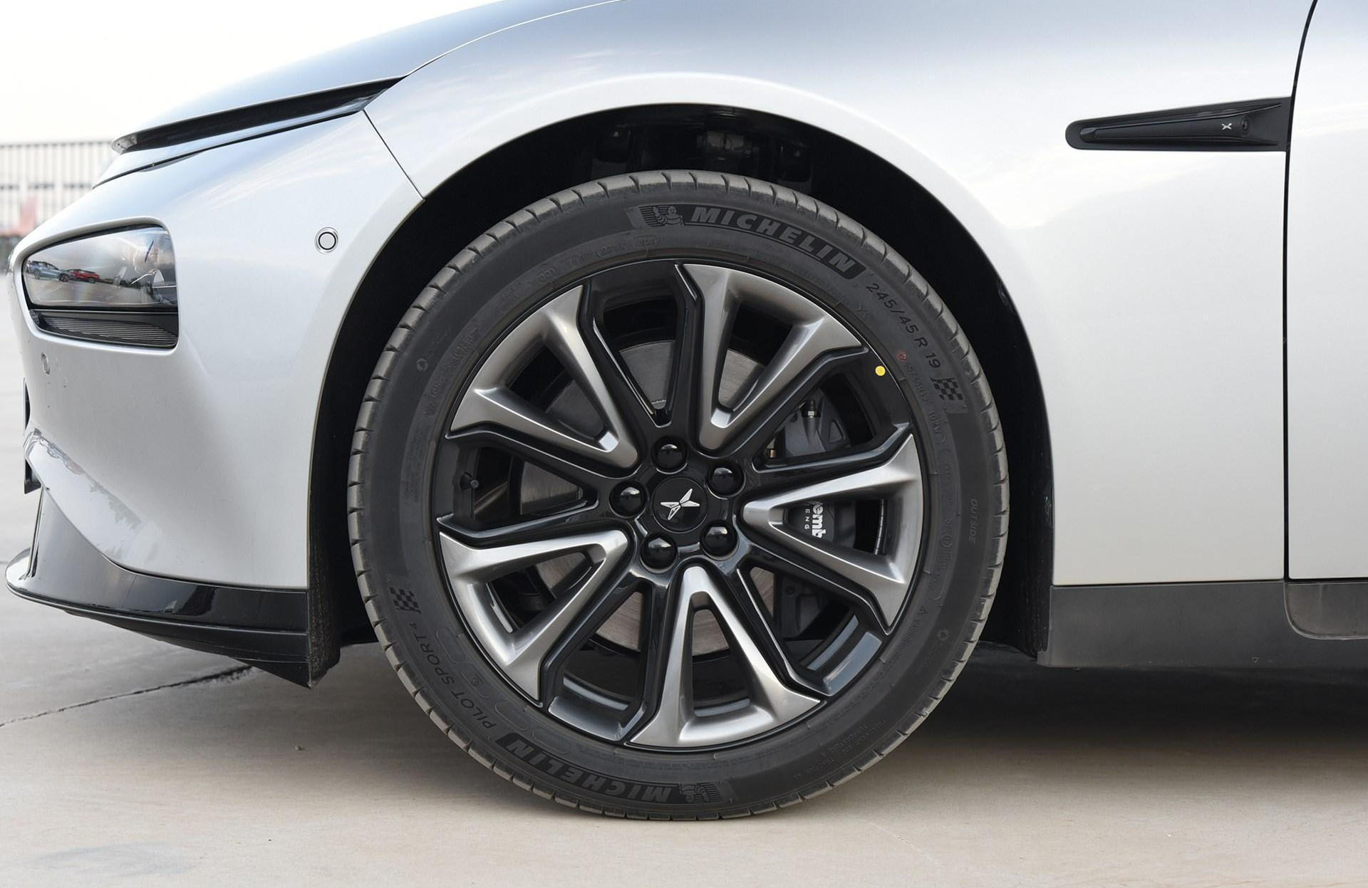 电动车换轮胎有必要换原厂的吗,养电车有哪些费用