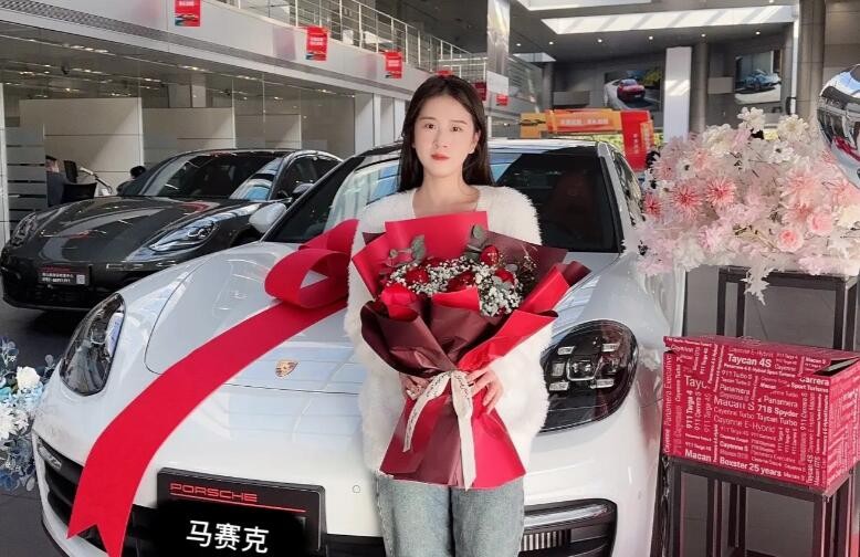 吕德华妹妹户外视频,吕德华妹妹露脸