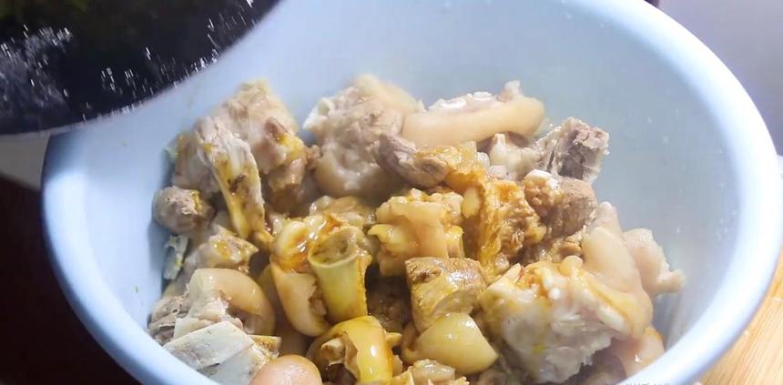 这才是猪蹄最好吃的做法，肥而不腻，香辣爽口，看着都流口水了