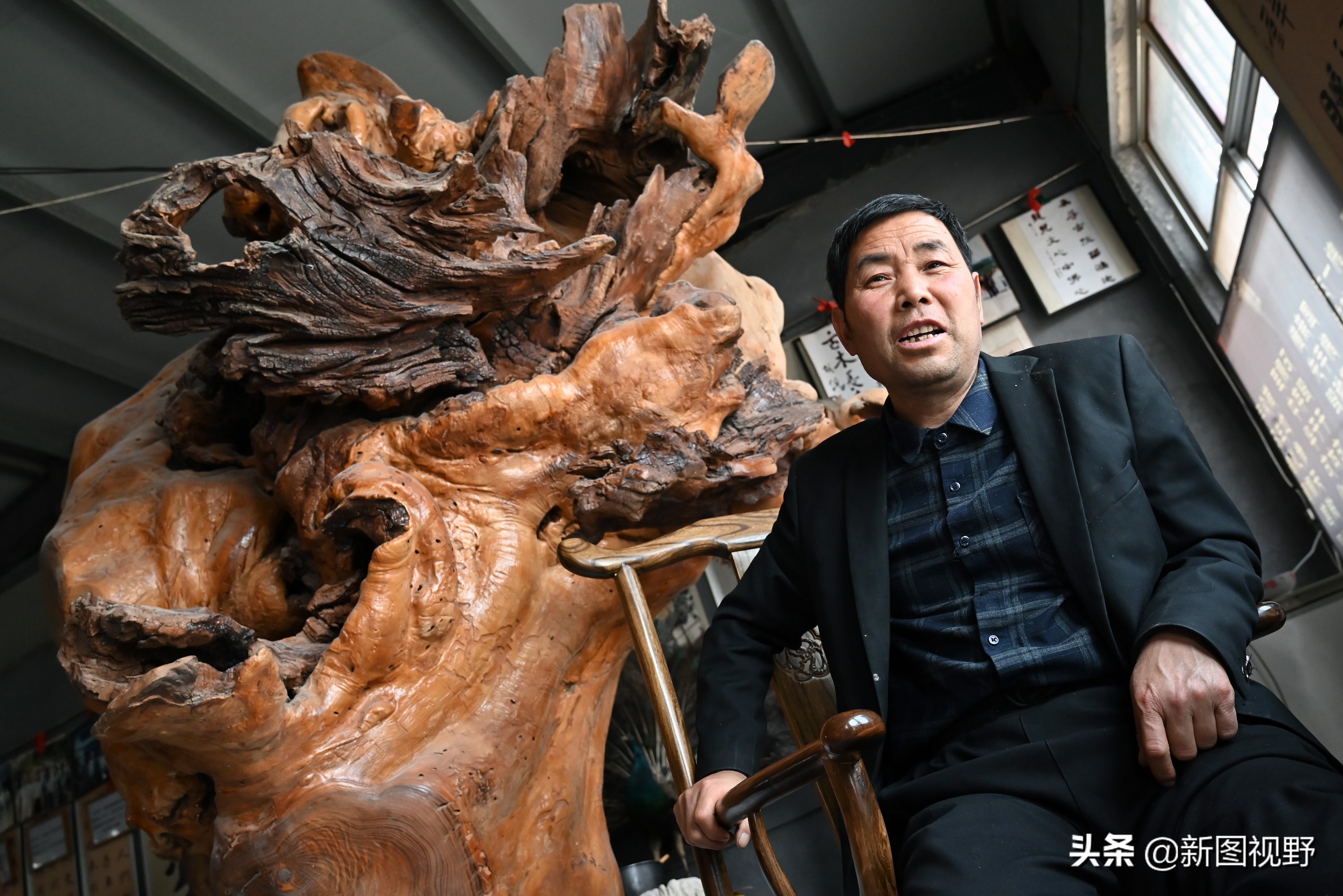 54岁农村大哥，把枯木当宝贝，13年来只收不卖，看他做啥生意