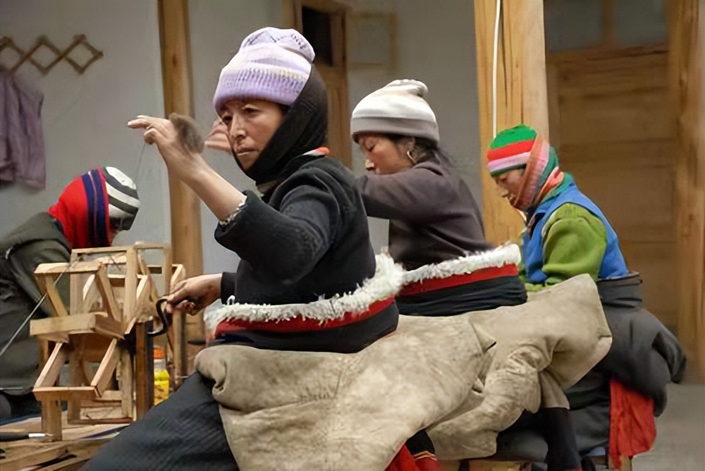 美国女孩回中国爸爸故乡：牦牛绒围巾卖欧洲，带草原牧民赚欧元