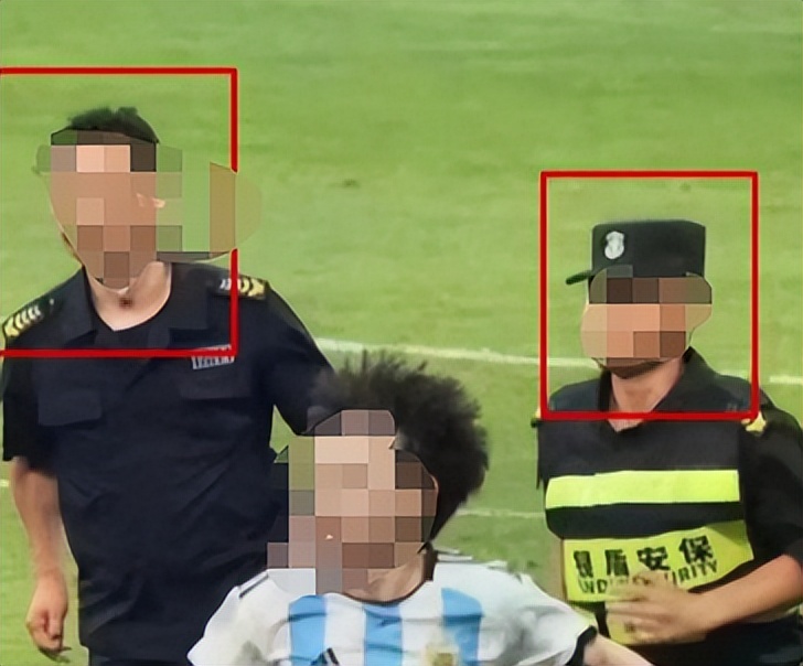 球迷冲进球场拥抱梅西被抬着离开,球迷冲进球场拥抱梅西最新消息