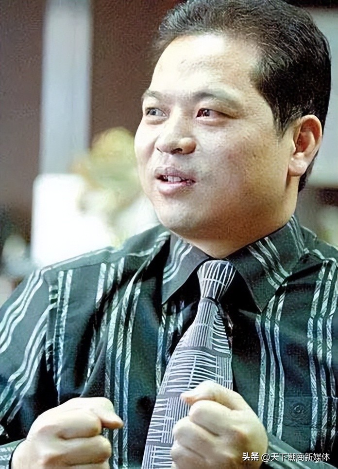 祖籍潮南，是《笑傲江湖》《康熙王朝》等热播剧背后的音像发行商