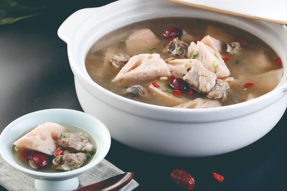 煮莲藕汤不发黑的方法,莲藕汤浓白不发黑