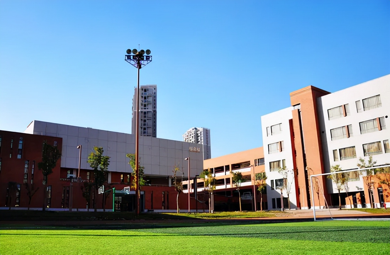 西安曲江一中与铁一中差距,曲江一中和西安第一中学对比