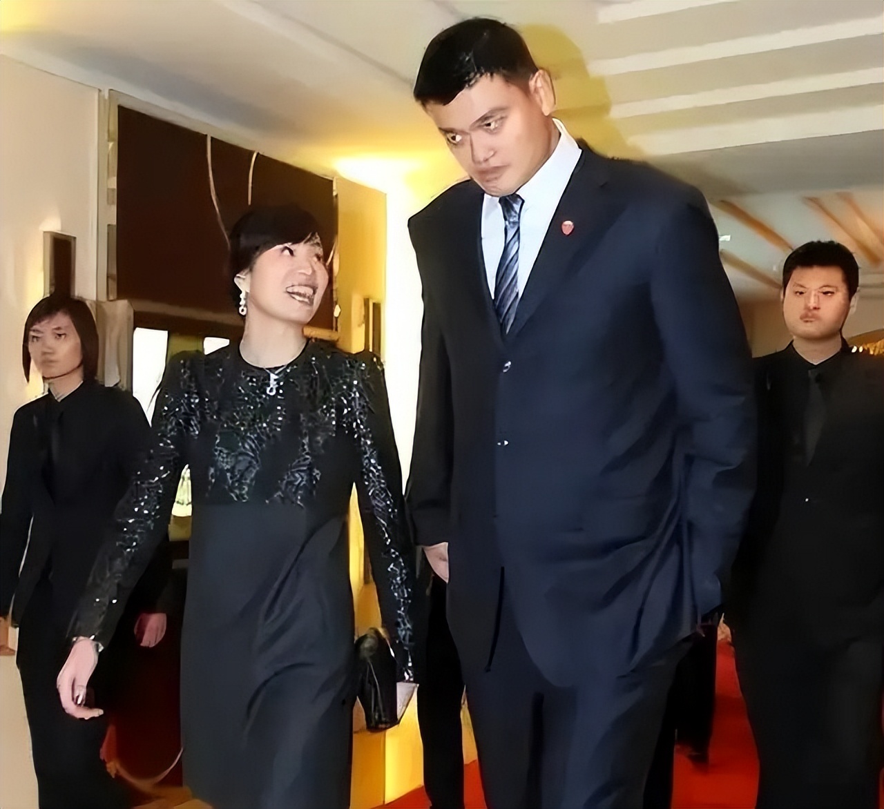 姚明叶莉个人简介,姚明和老婆叶莉高清视频