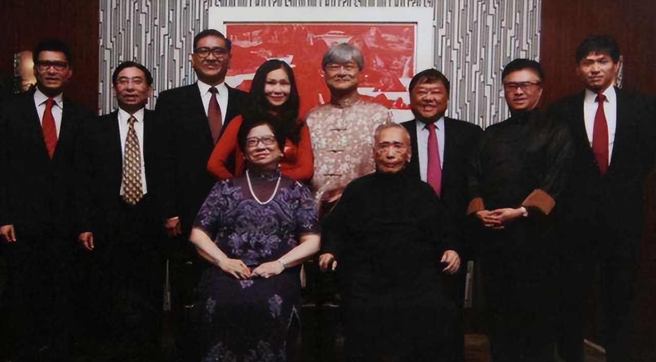 裘锦兰：嫁姐夫独吞13亿遗产，百亿家族独女欠债除夕夜状告继母