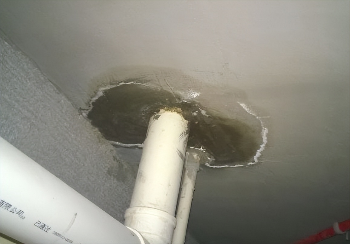 楼上漏水到了楼下怎么解决,楼上漏水到楼下最好的解决办法