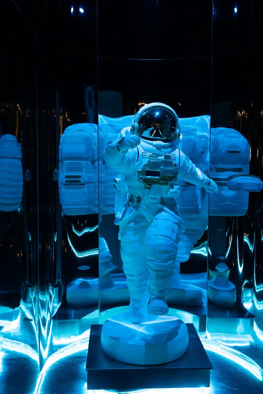 livehouse鐜板満鍚瓕姘涘洿,livehouse闊充箰鐜板満鎵撴灦