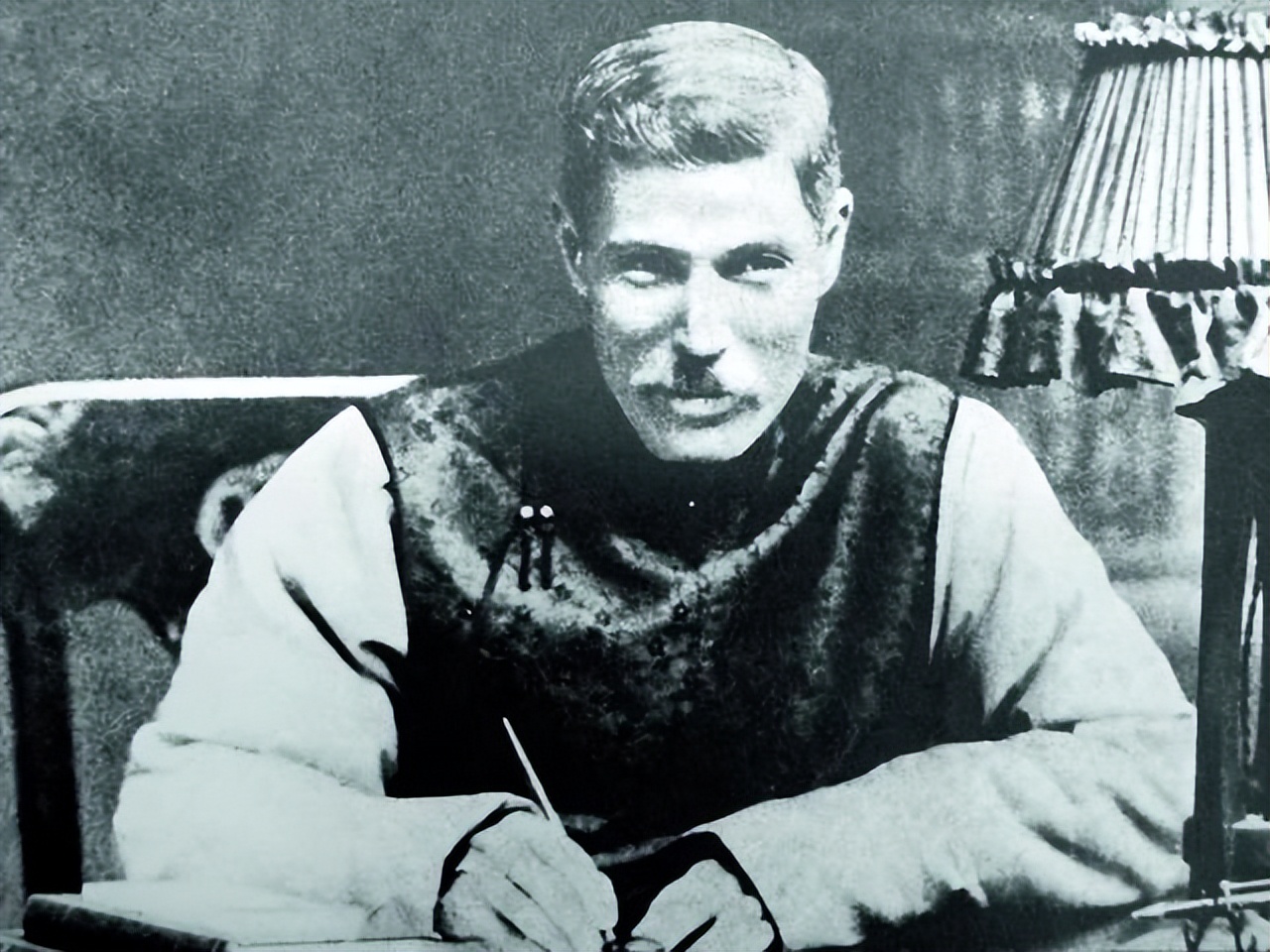 赌王何鸿燊：86万续命针每日一针，800万金丝楠木棺开启世纪葬礼