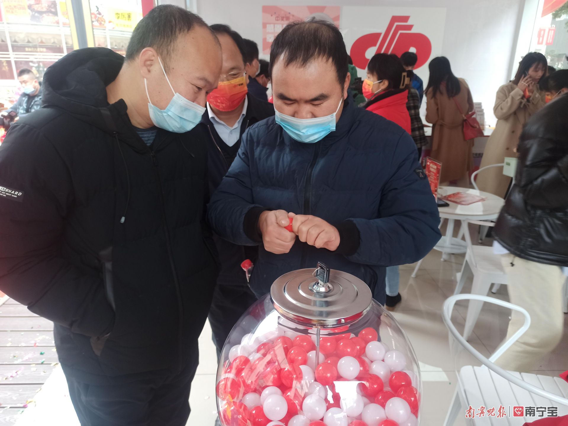 老友记买彩票中大奖,老友记六人买彩票