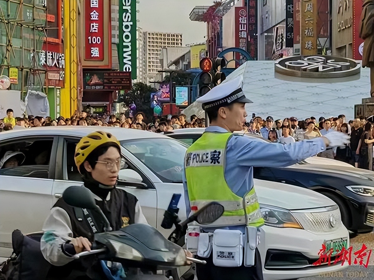 退休警官胡立强：退休献余热，镜头捕真情