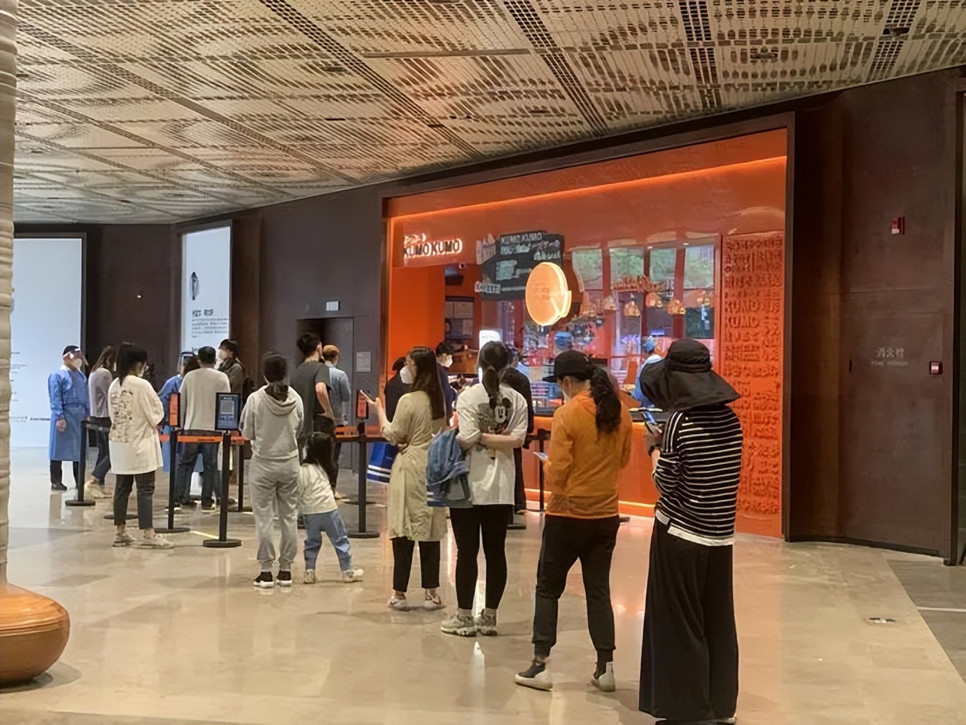 别幻想报复性消费了！复工后的烘焙店面怎么样了