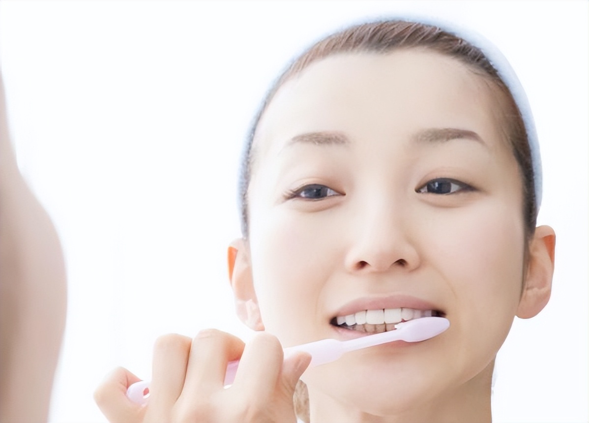 声波电动牙刷正确的刷牙方法,声波电动牙刷的正确刷牙方法视频