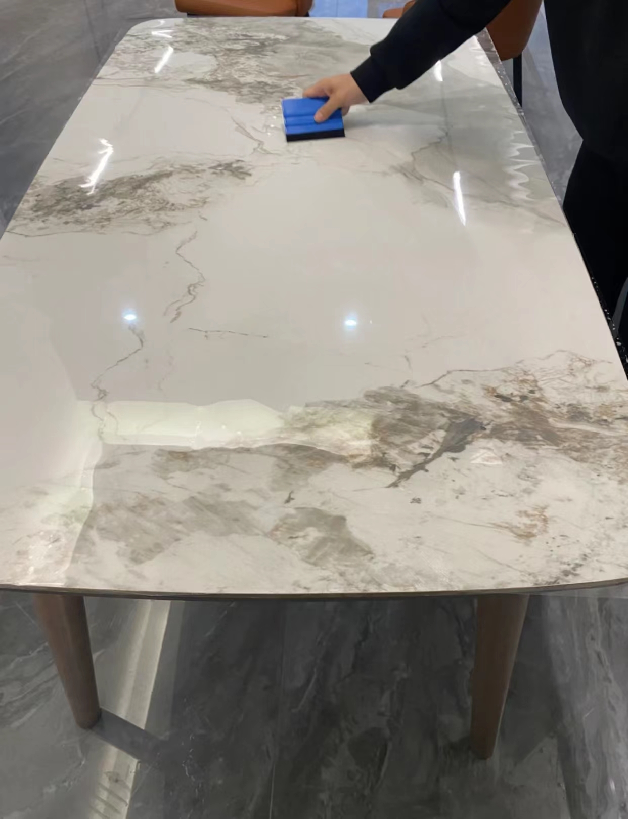 岩板餐桌使用过程中会裂吗,岩板餐桌角裂了