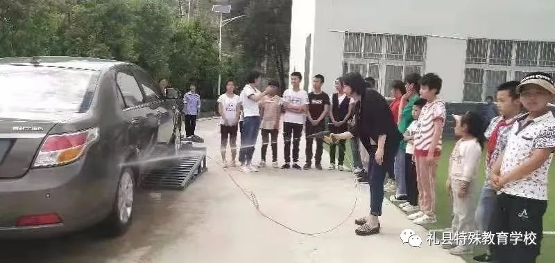 鐗规畩鏁欒偛瀛︽牎宸ヤ綔鍥炵湼,鐖卞績娴囩亴闈欏緟鑺卞紑