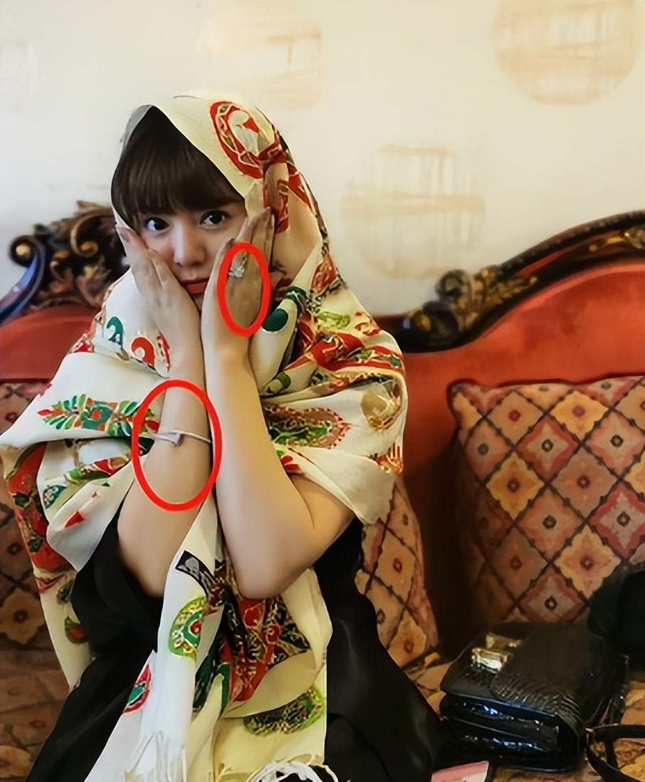 阿兰九眼天珠和李连杰的九眼天珠,最牛的富婆