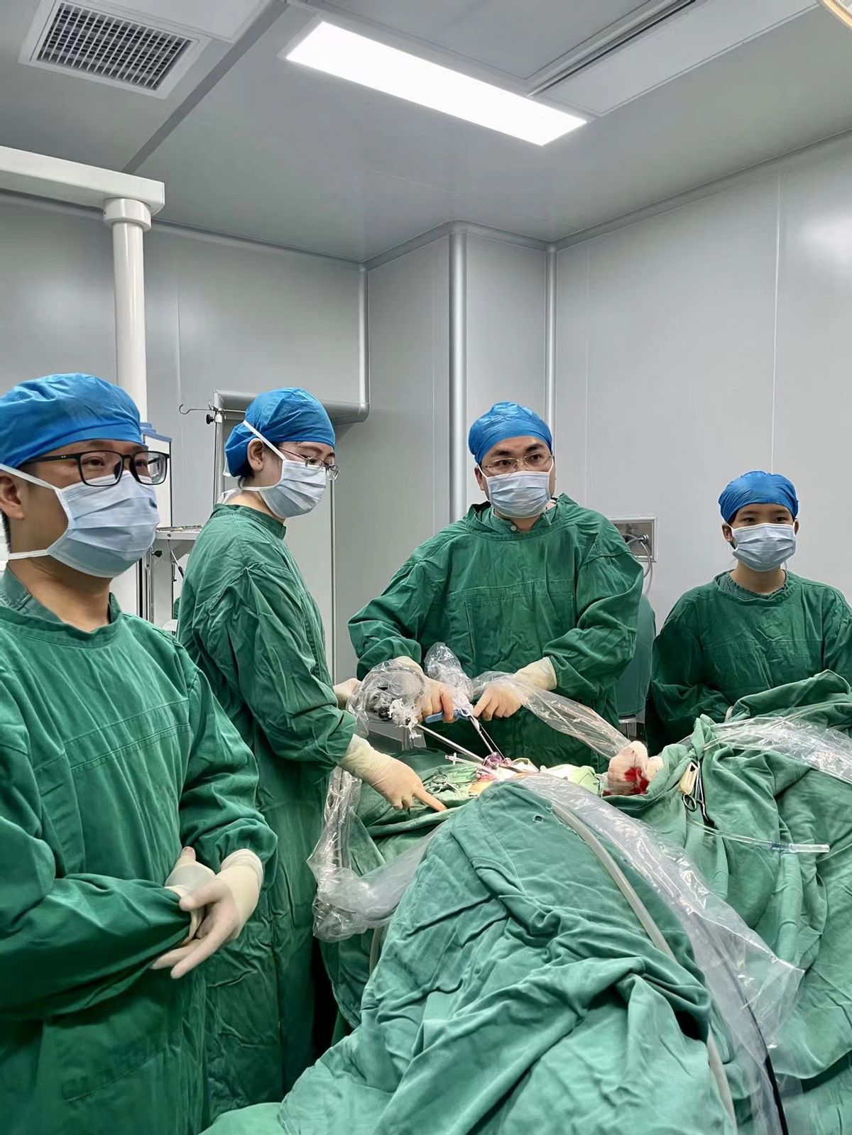 同饮一江水共享南北情,同饮一江水粤桂一家亲