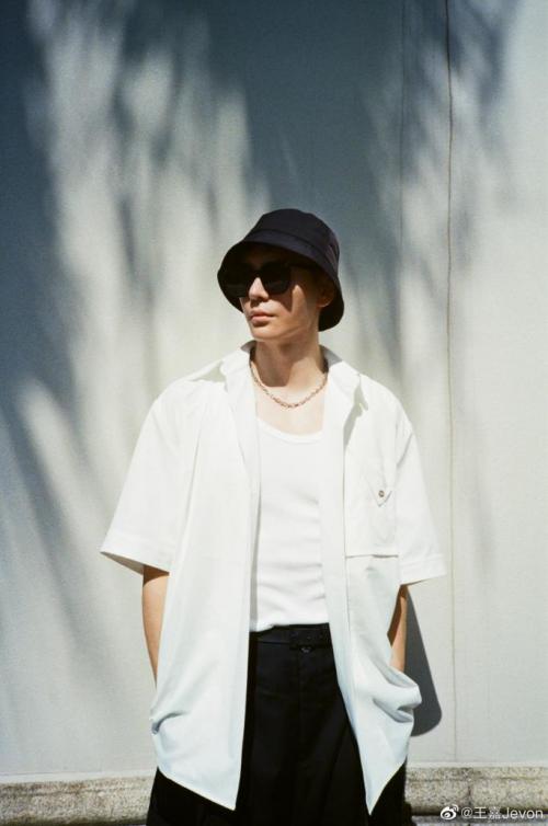 王嘉高清大图写真,王嘉拍照