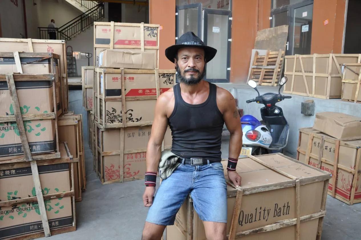 板车哥给女儿读书视频,板车哥经历