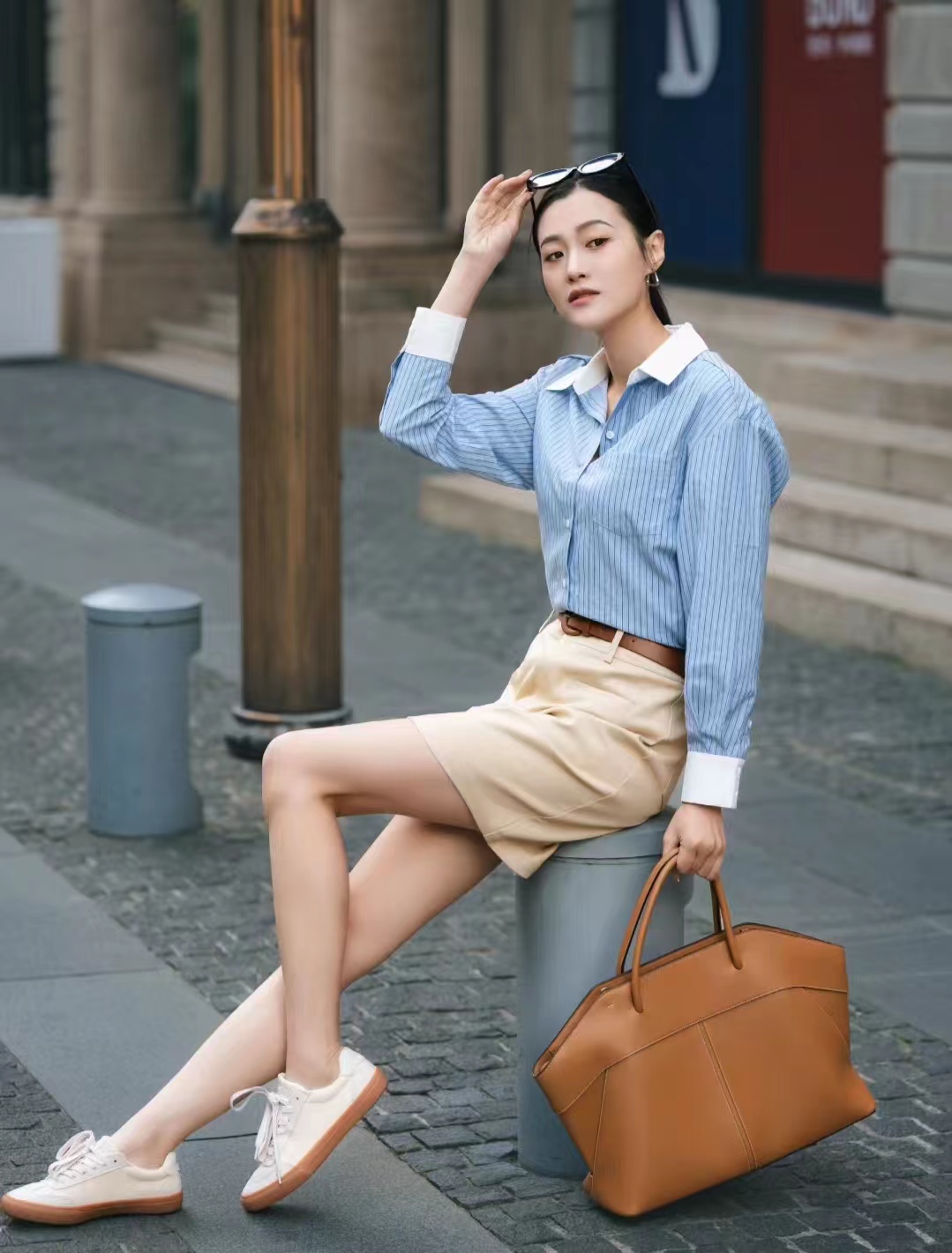 蓝色衣服怎么搭配显得更好看图片,蓝色怎么搭配衣服才好看