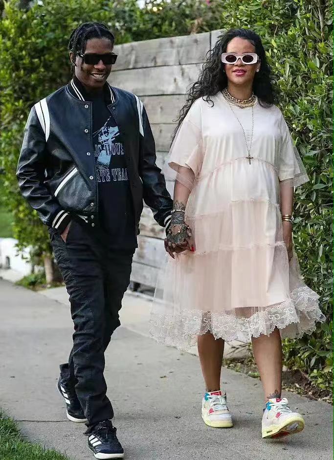 蕾哈娜回应怀孕真相,蕾哈娜买婴儿产品