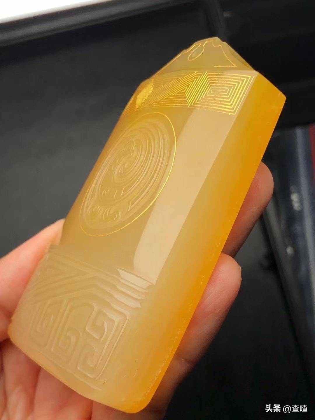 黄龙玉与翡翠到底哪个具收藏价值,黄龙玉和翡翠哪个好看