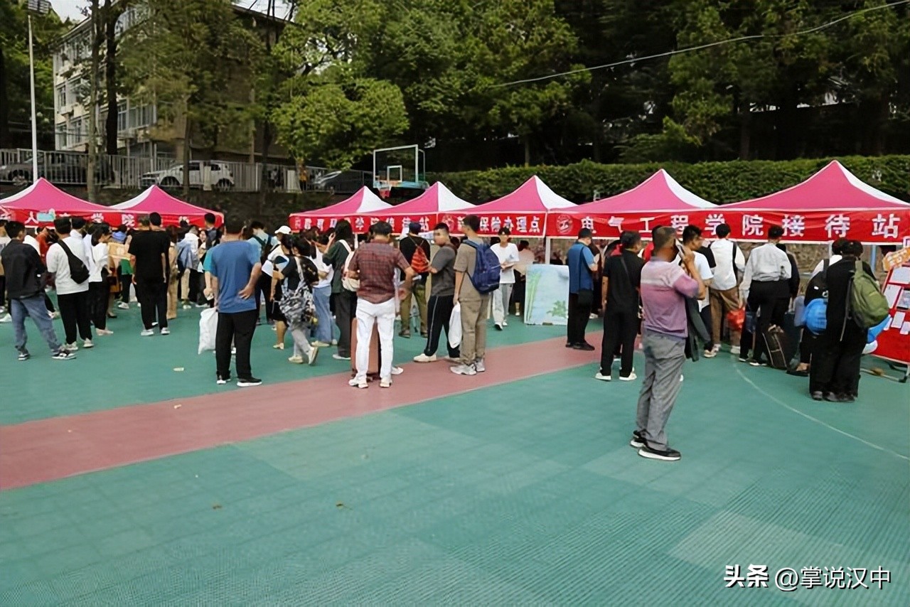 陕西理工大学2020新生报到图片,陕西理工大学学生迎新