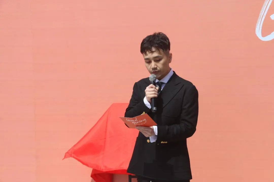 海牛圣诺保伦,天团西装秀