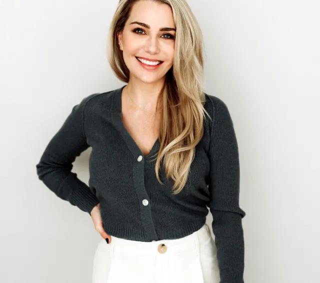 交换眼神挺暧昧,德普的美艳心理医生智商碾压前妻律师,颜值超高