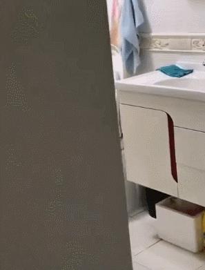 现在女大学生太开放,这么隐私的东西露在外面,男人看了都脸红了