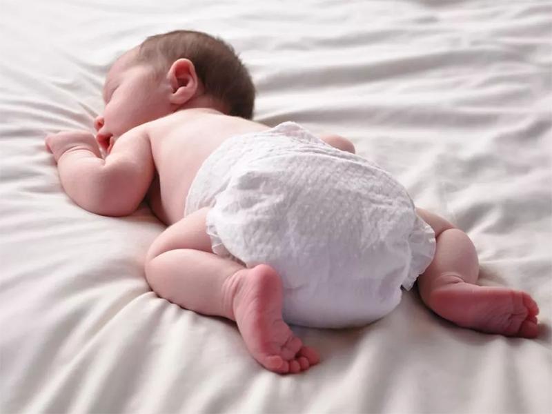 一两个月的婴儿怎么带,两个月婴儿都会什么技能