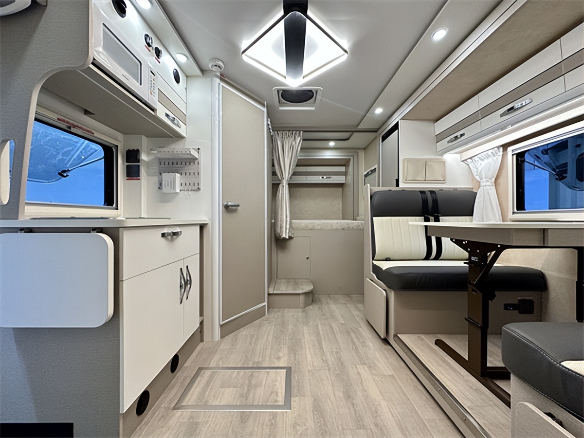 戴德依维柯newdaily小额头房车,戴德2023款c型6.5吨依维柯房车