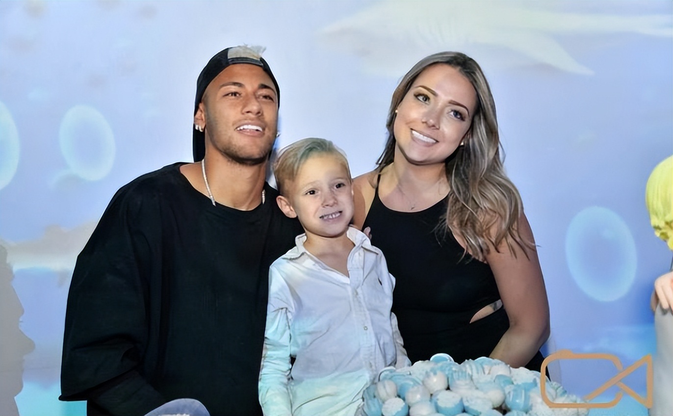 巴西球星内马尔前女友,内马尔一共谈过几个女友