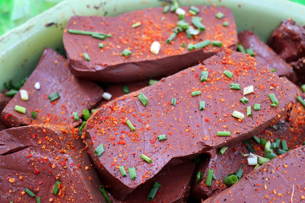 吃了猪血后棕褐色大便正常吗,吃了一点猪血会拉出黑便吗